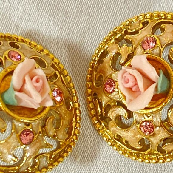 Victorian Style Earrings Tiny Ceramic Pink Rose In Ornate Gold Tone Metal Border - Picture 6 of 8